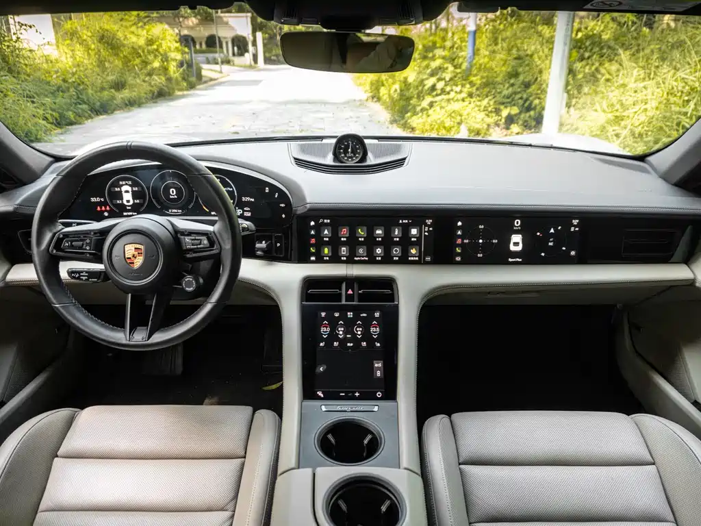 Porsche Taycan 2020 — фото 13