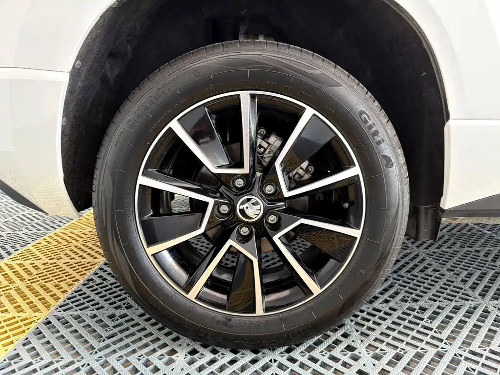 Skoda Karoq 2023 — фото 10