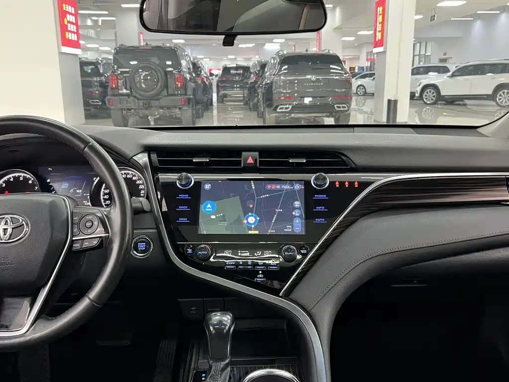 Toyota Camry 2020 — фото 11