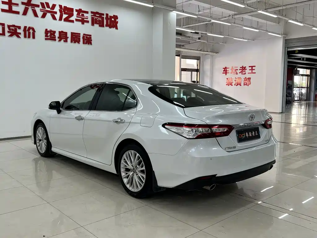 Toyota Camry 2020 — фото 9