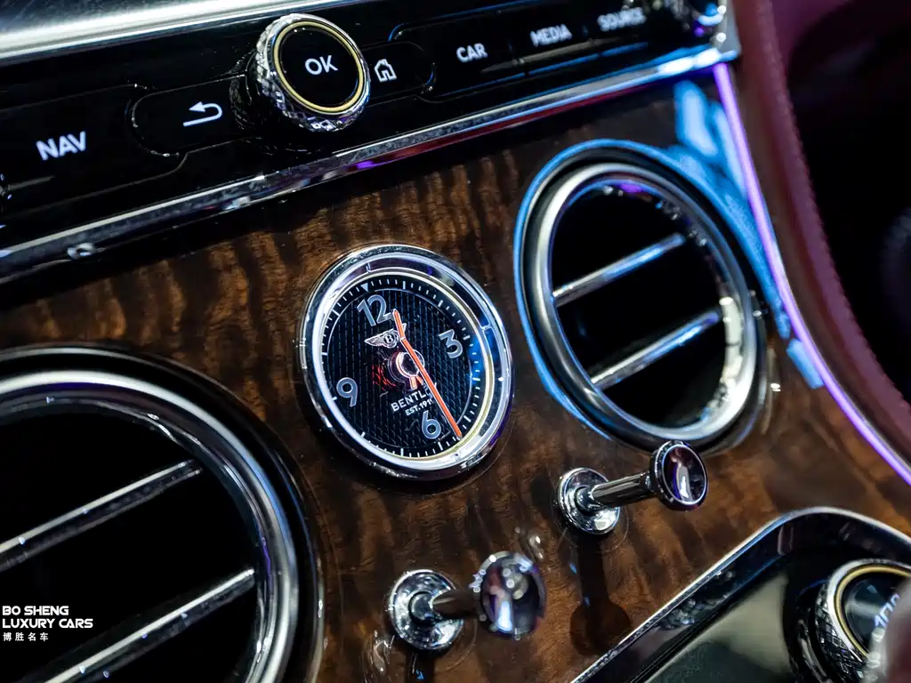 Bentley Continental 2020 — фото 31