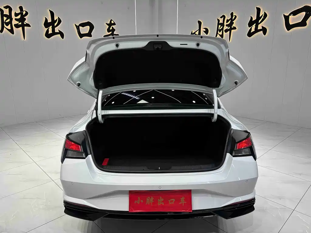 Hyundai Elantra 2023 — фото 15