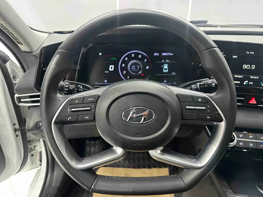 Hyundai Elantra 2023 — фото 14