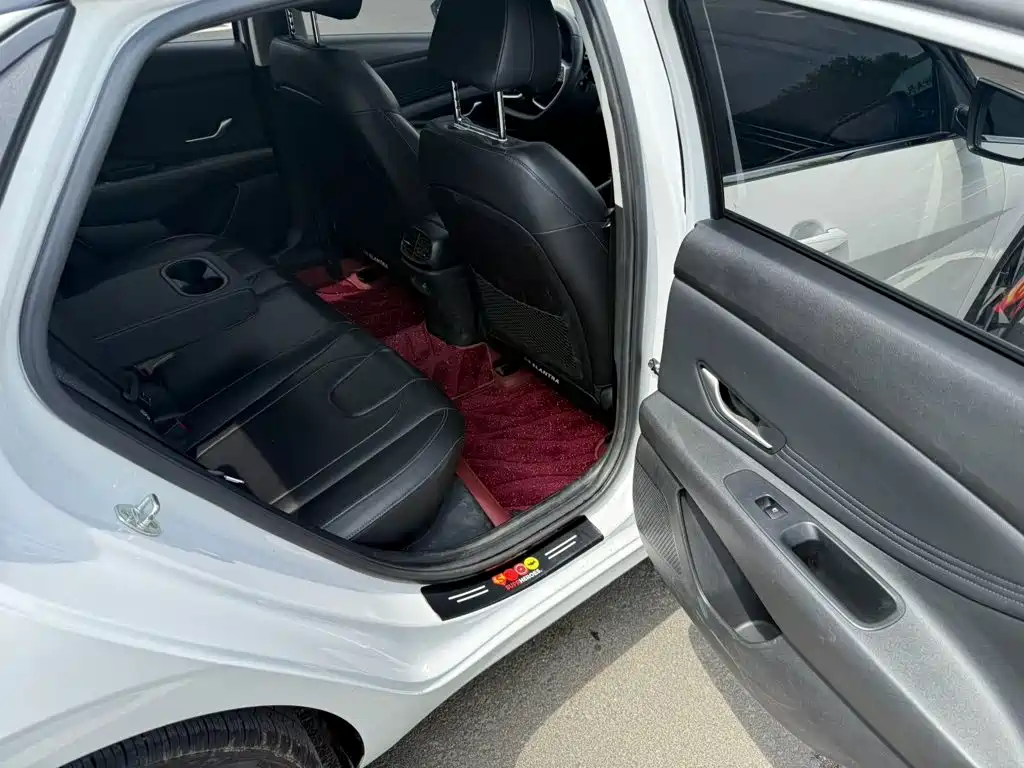 Hyundai Elantra 2022 — фото 10