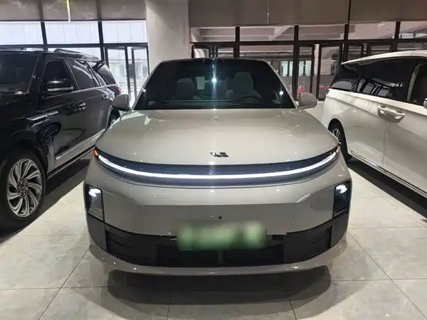 Li Auto L6 2025