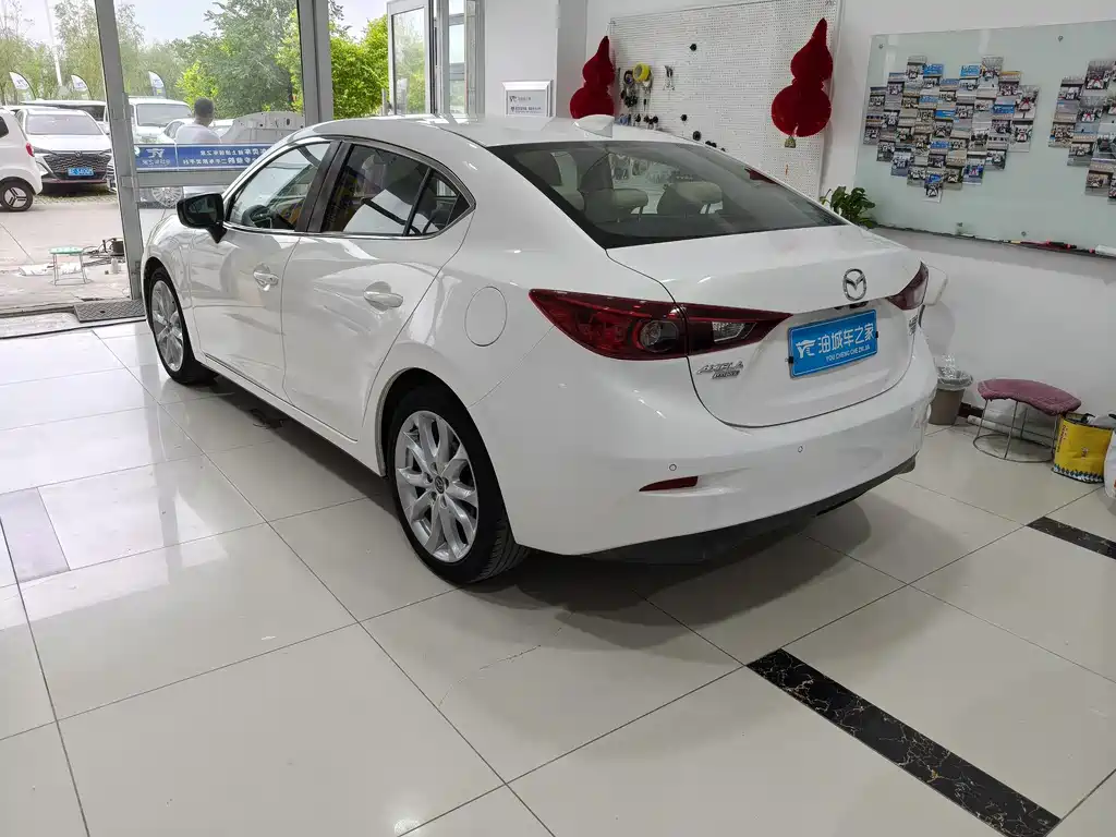 Mazda 3 Axela 2015