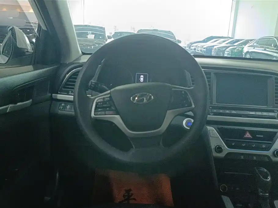 Hyundai Elantra 2018 — фото 15