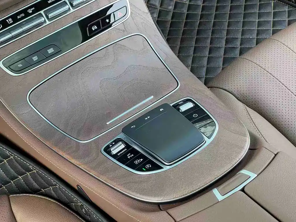 Mercedes-Benz E-Class 2024 — фото 16