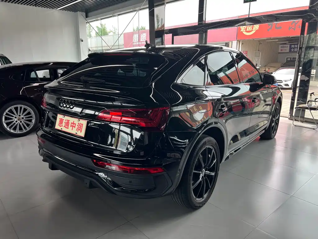 Audi Q5L Sportback 2022 — фото 16