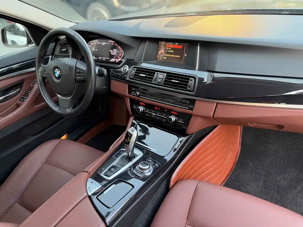 BMW 5 Series 2015 — фото 16
