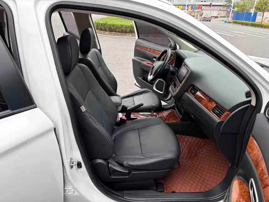 Mitsubishi Outlander 2018 — фото 10