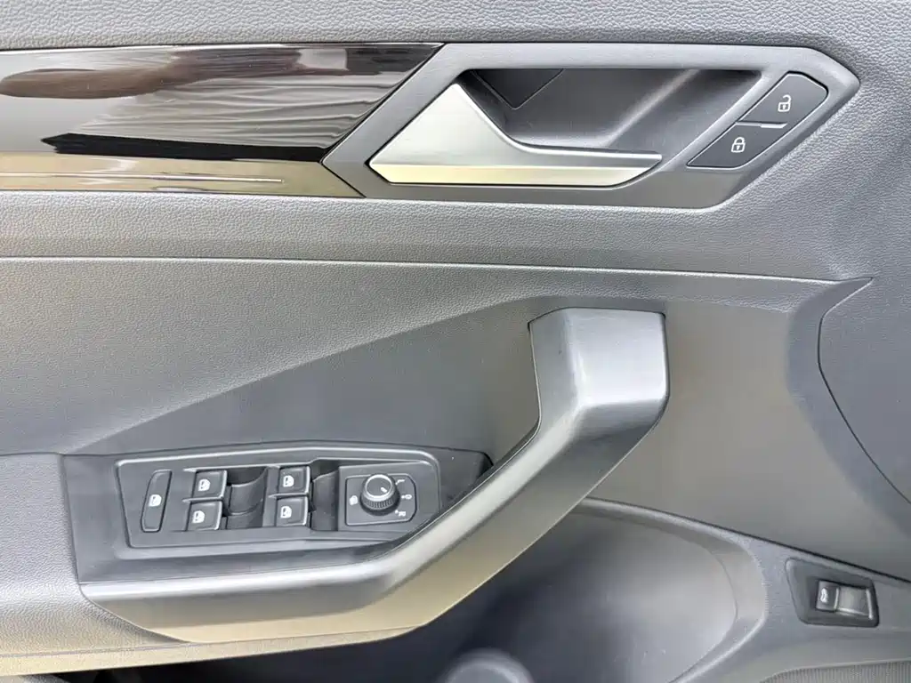 Volkswagen T-Roc 2022 — фото 10
