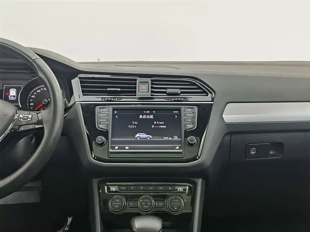 Volkswagen Tiguan L 2018 — фото 12