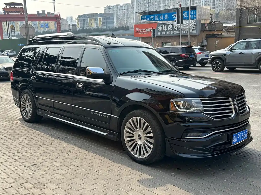 Lincoln Navigator 2018 — фото 2