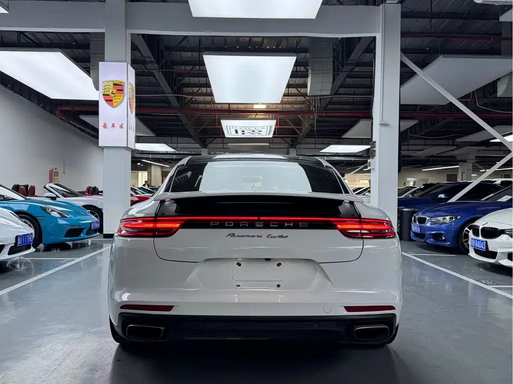 Porsche Panamera 2018 — фото 18