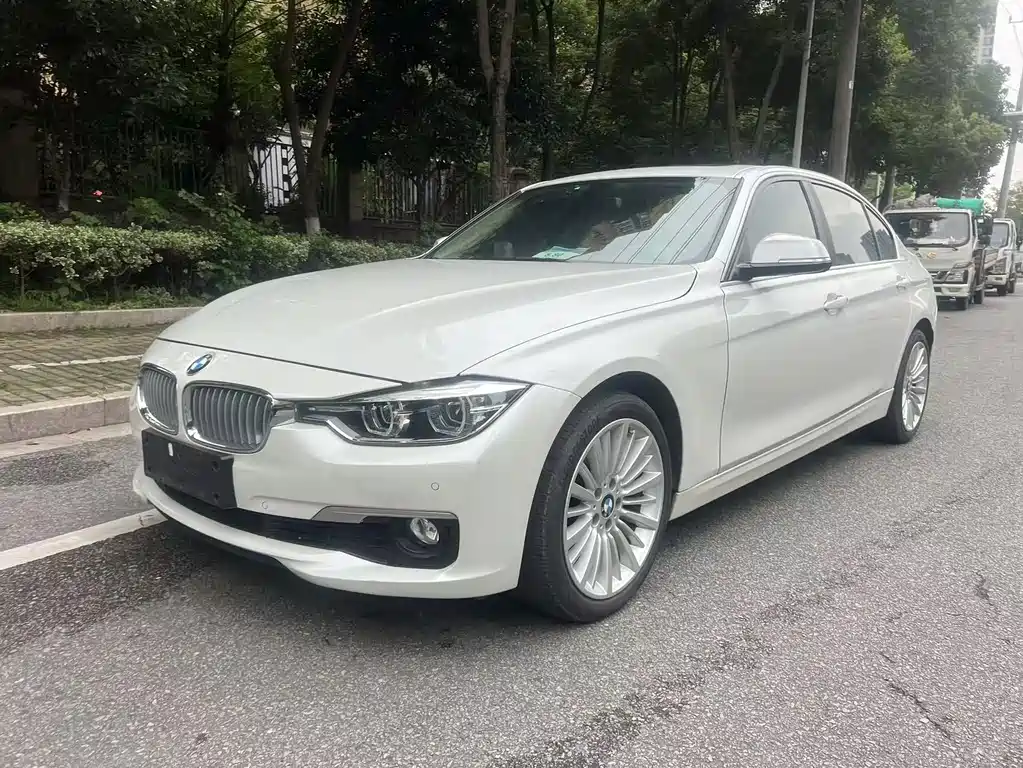 BMW 3 Series 2018 — фото 1