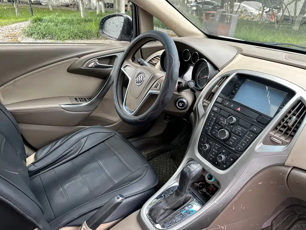 Buick Excelle 2015 — фото 19
