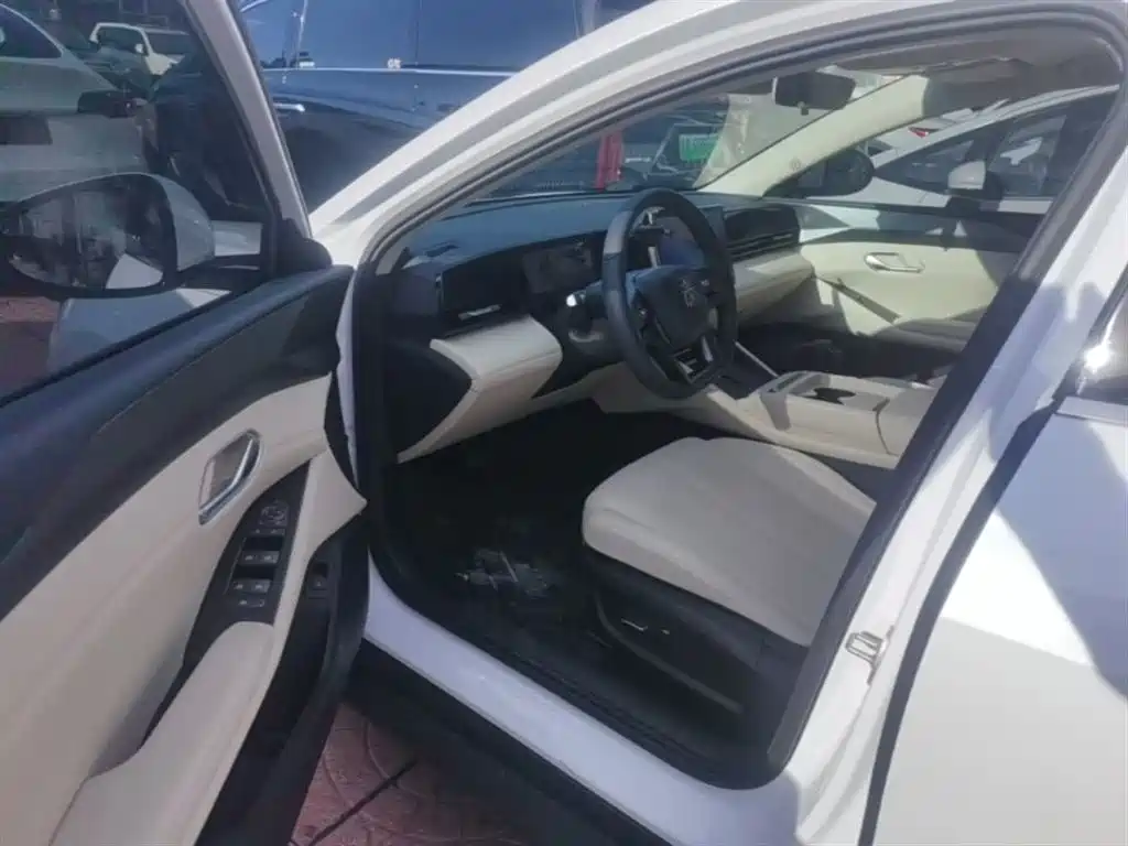 BYD Qin L 2025 — фото 16