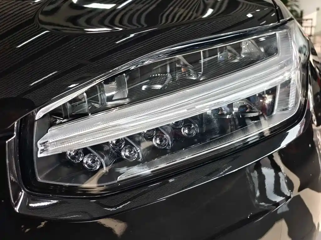 Volvo XC90 2023 — фото 15