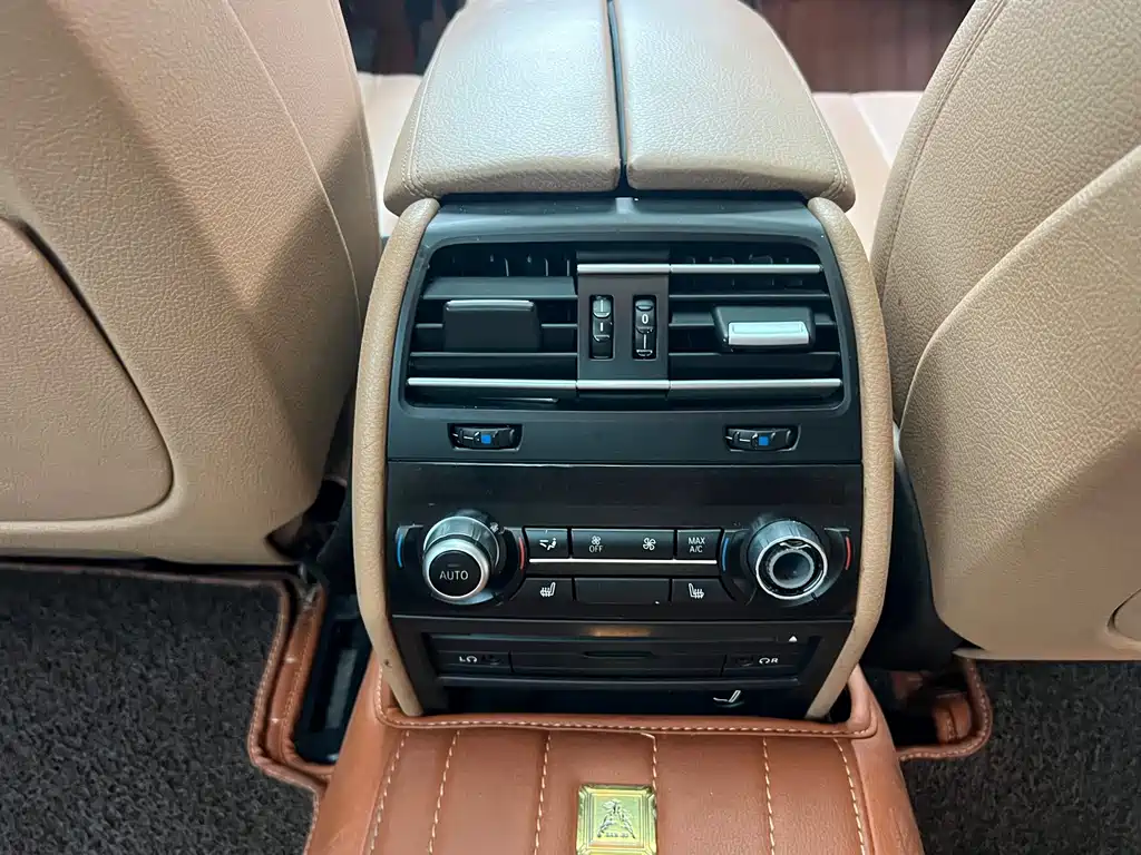 BMW 7 Series 2014 — фото 25