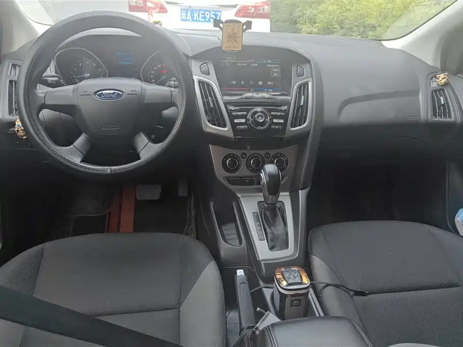 Ford Focus 2014 — фото 12