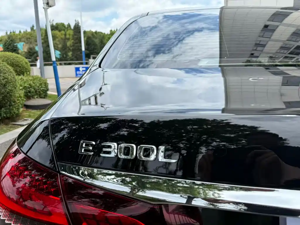 Mercedes-Benz E-Class 2021 — фото 17