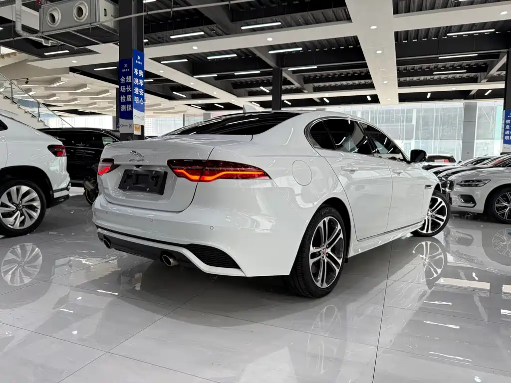 Jaguar XEL 2023 — фото 9