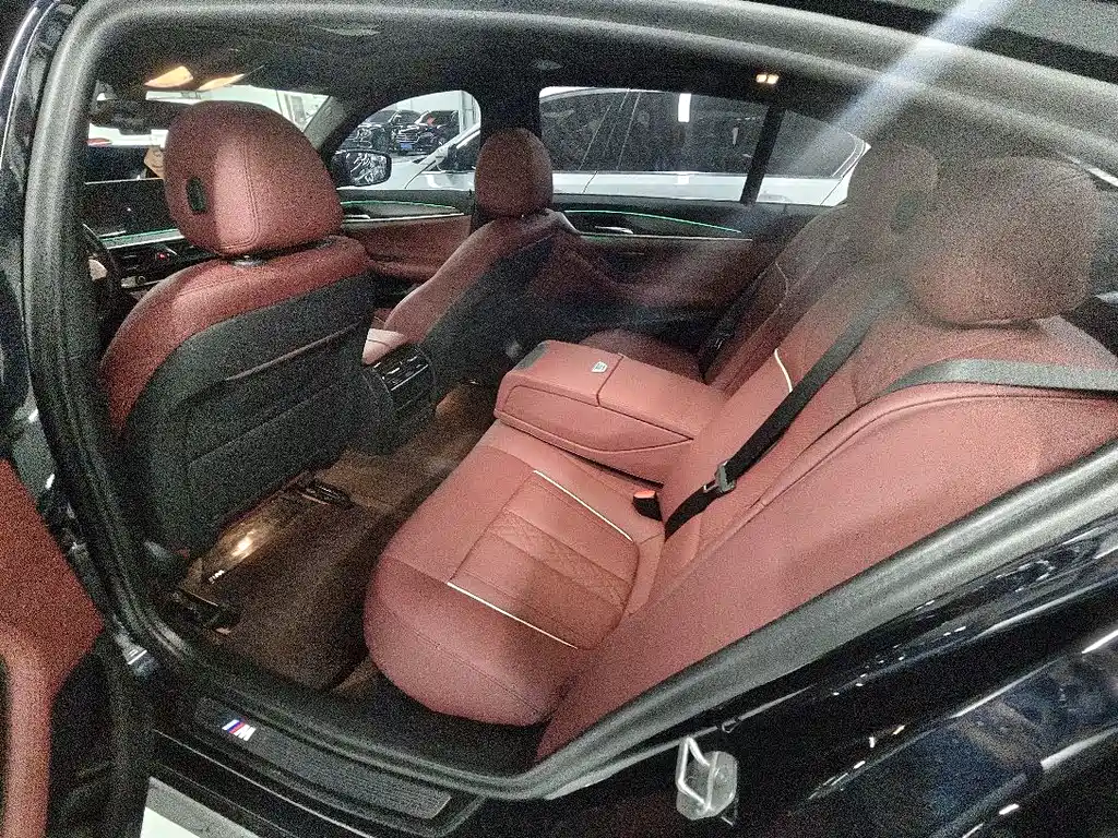 BMW 5 Series 2023 — фото 15