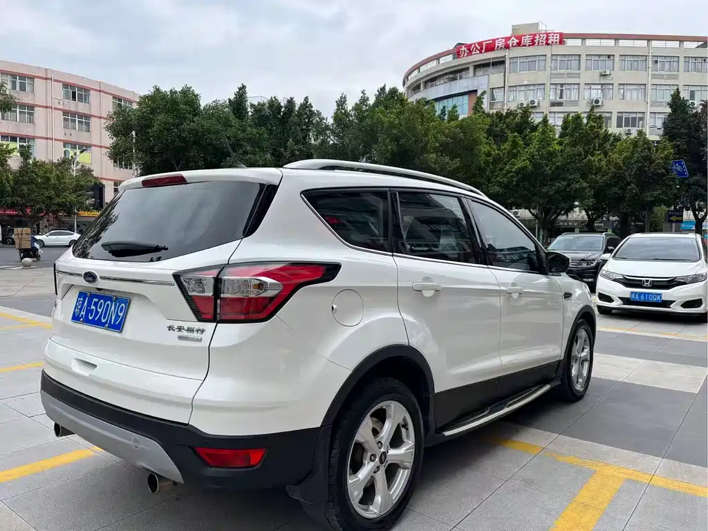 Ford Kuga 2018 — фото 8