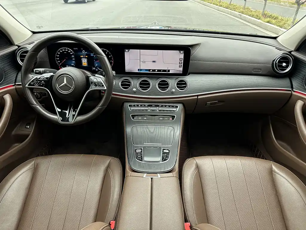 Mercedes-Benz E-Class 2022 — фото 10
