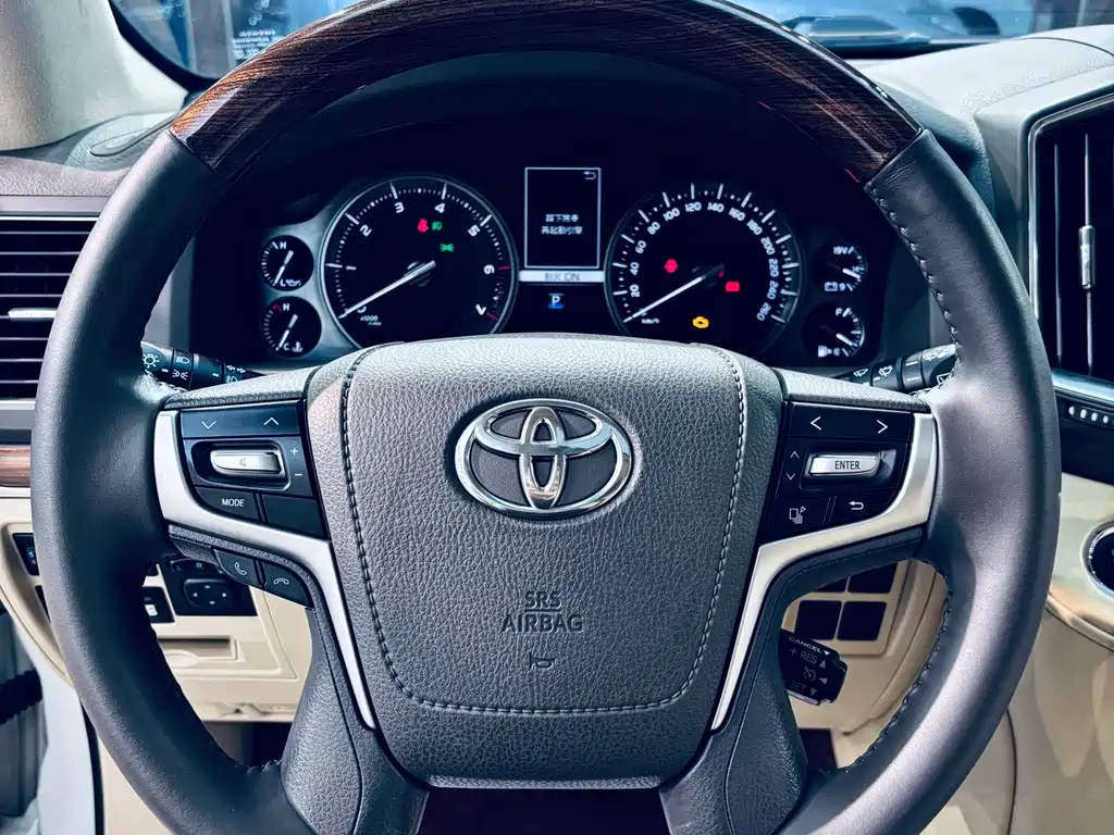 Toyota Land Cruiser 2017 — фото 5