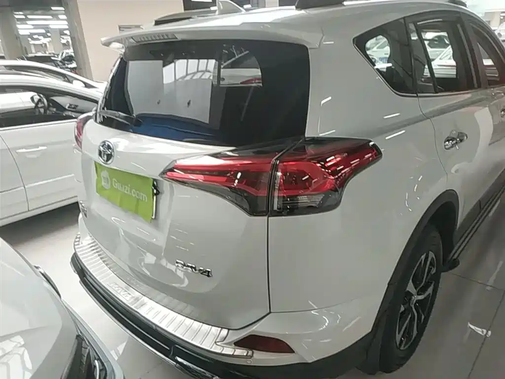 Toyota RAV4 2016 — фото 6
