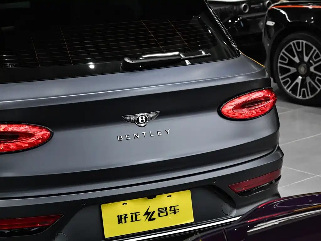 Bentley Bentayga 2021 — фото 16