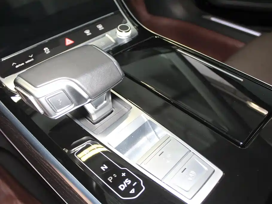 Audi A8 2022 — фото 14