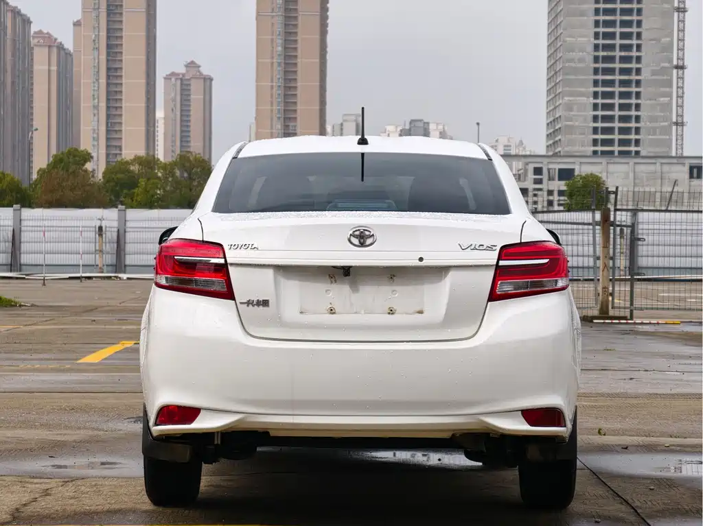 Toyota Vios 2017 — фото 6