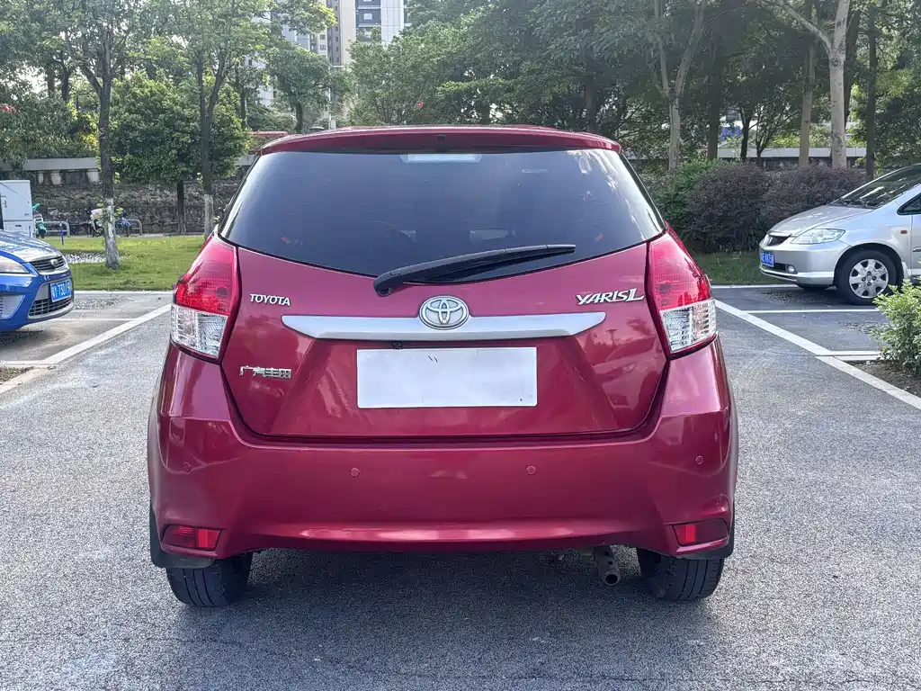 Toyota Yaris L 2014 — фото 10