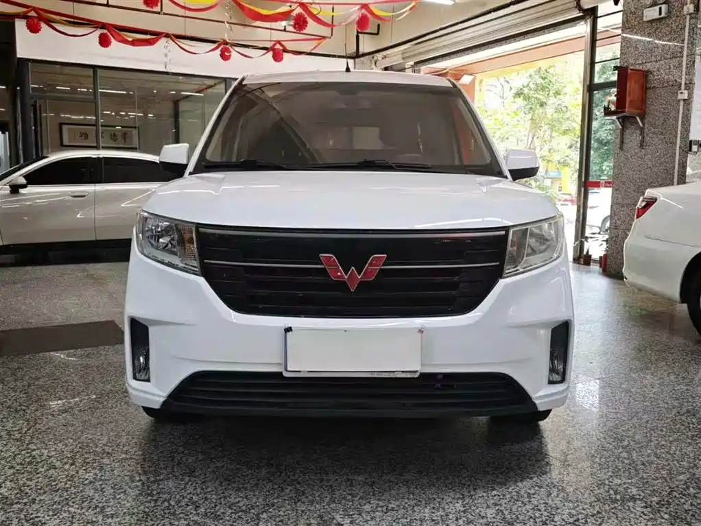 Wuling Hongguang PLUS 2021