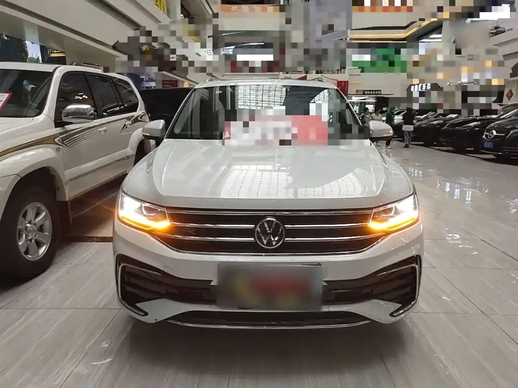 Volkswagen Tiguan L 2024 — фото 3