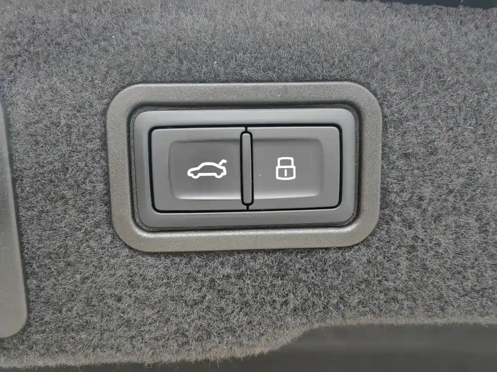Audi A8 2025 — фото 22