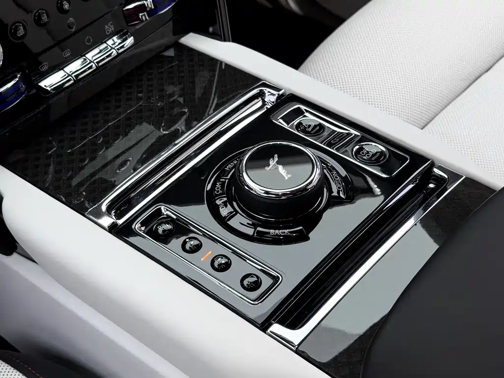 Rolls-Royce Cullinan 2021 — фото 19
