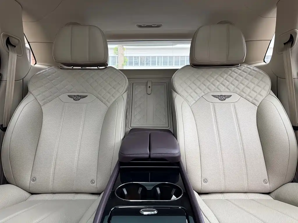 Bentley Bentayga 2021 — фото 15