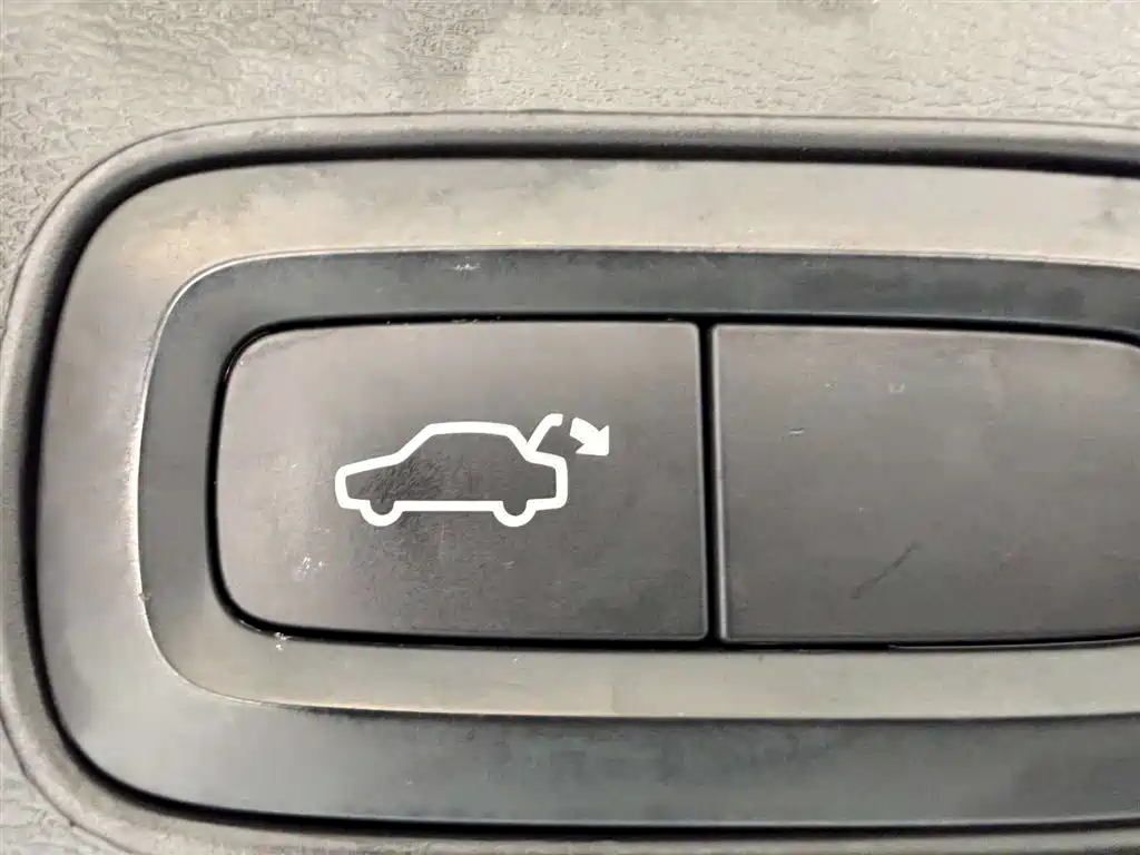 Volvo XC60 2022 — фото 27