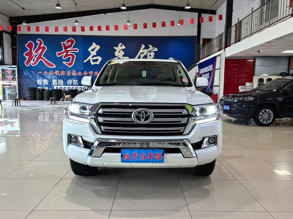 Toyota Land Cruiser 2017 — фото 2