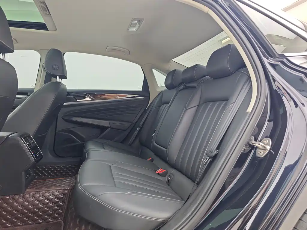 Volkswagen Passat PHEV 2023 — фото 14