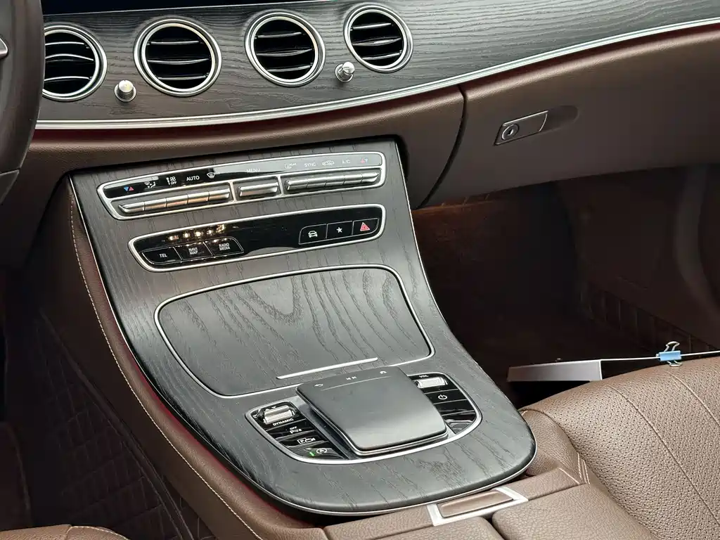 Mercedes-Benz E-Class 2022 — фото 9