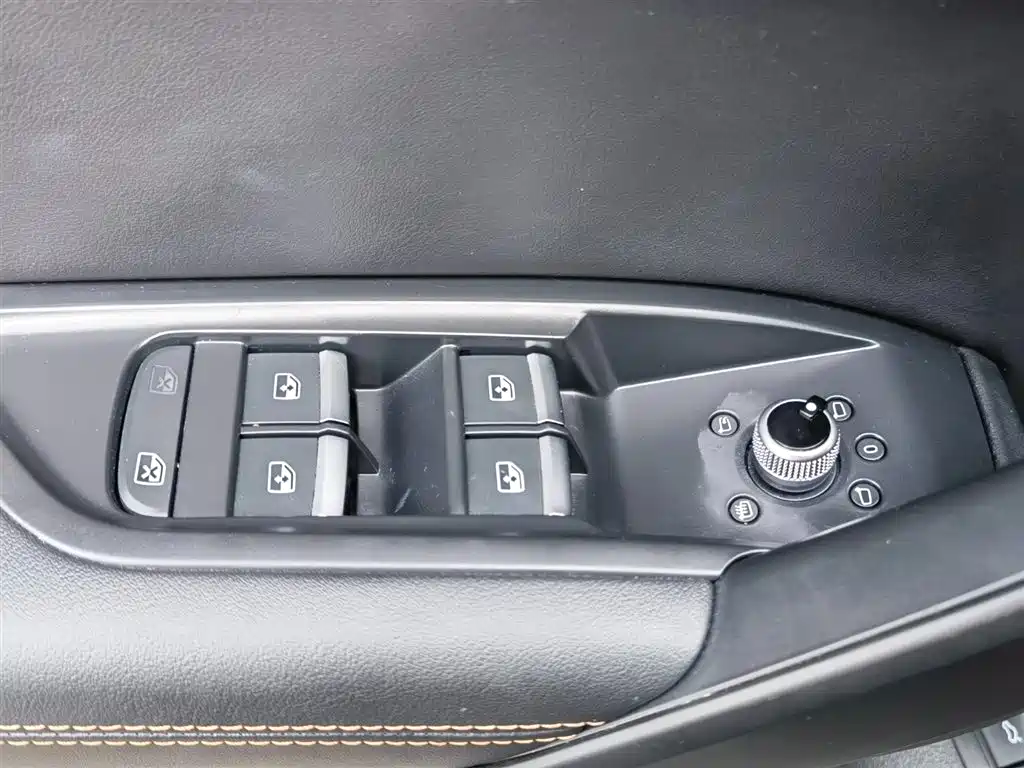 Audi Q5L 2019 — фото 27