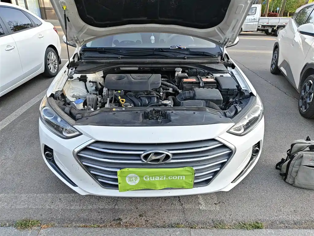 Hyundai Elantra 2017 — фото 11