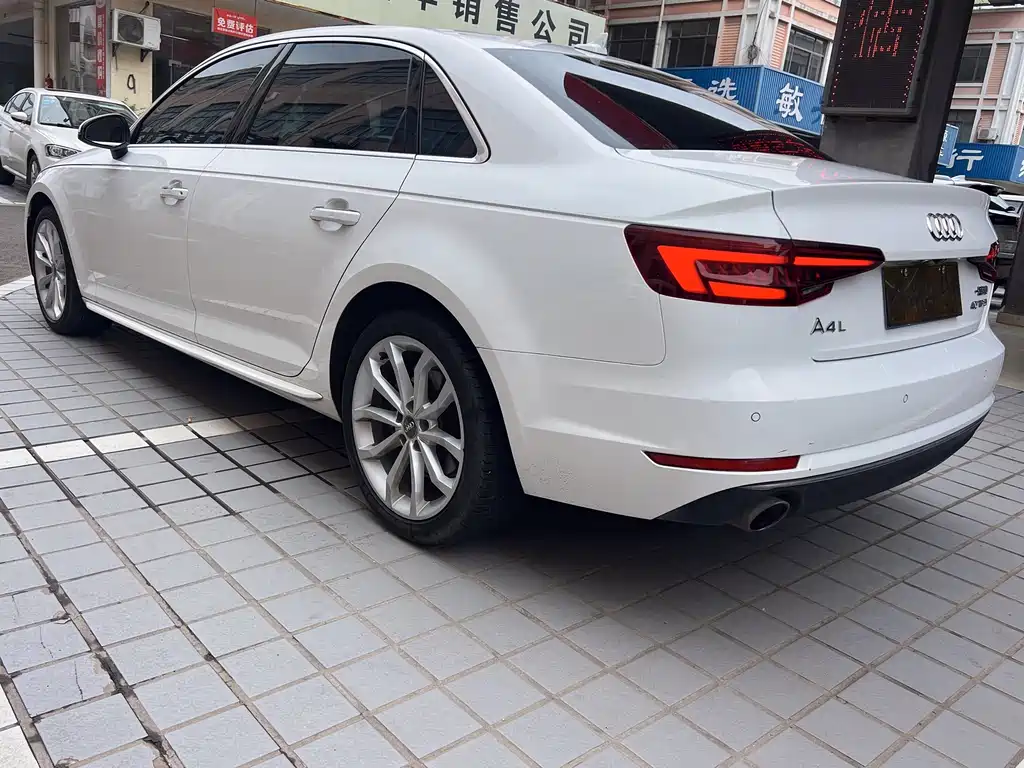 Audi A4L 2018