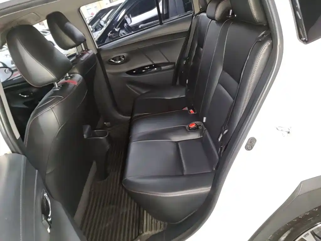Toyota Yaris L 2023 — фото 17