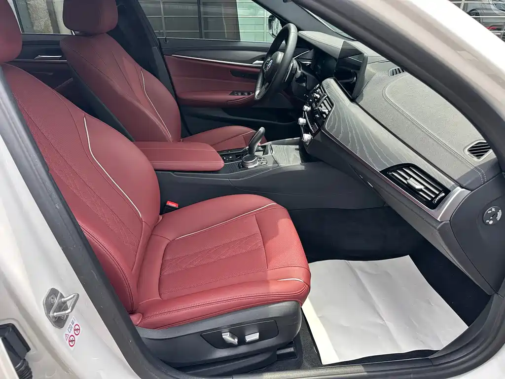 BMW 5 Series 2022 — фото 13